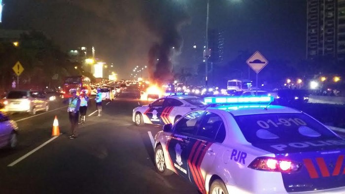 Sedan Terbakar di Tol Kuningan, Arus Kendaraan dari Semanggi Macet