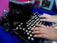 Mesin Tik beraksara Jawa