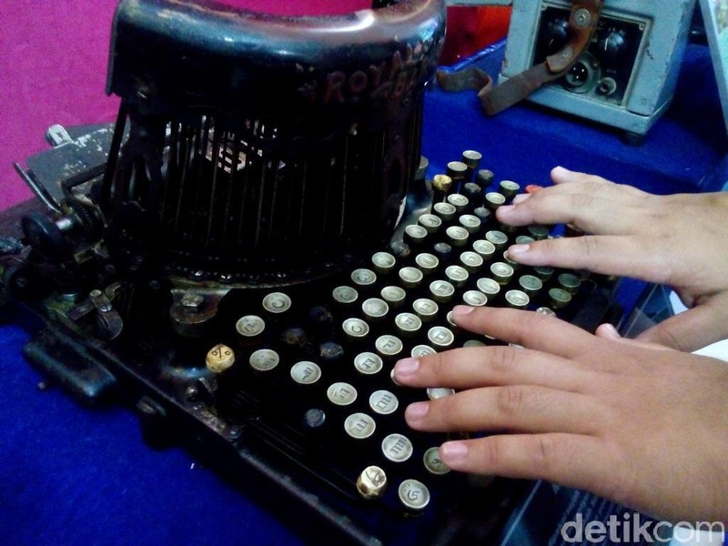 Mesin Tik beraksara Jawa