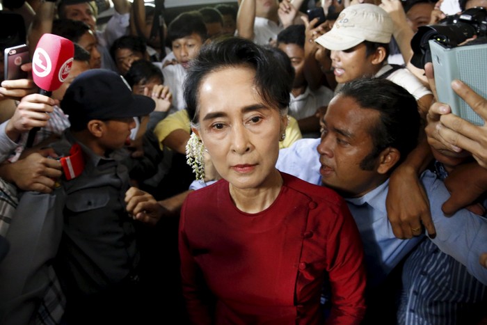 Datang ke TPS, Suu Kyi Dielu-elukan Rakyat Myanmar