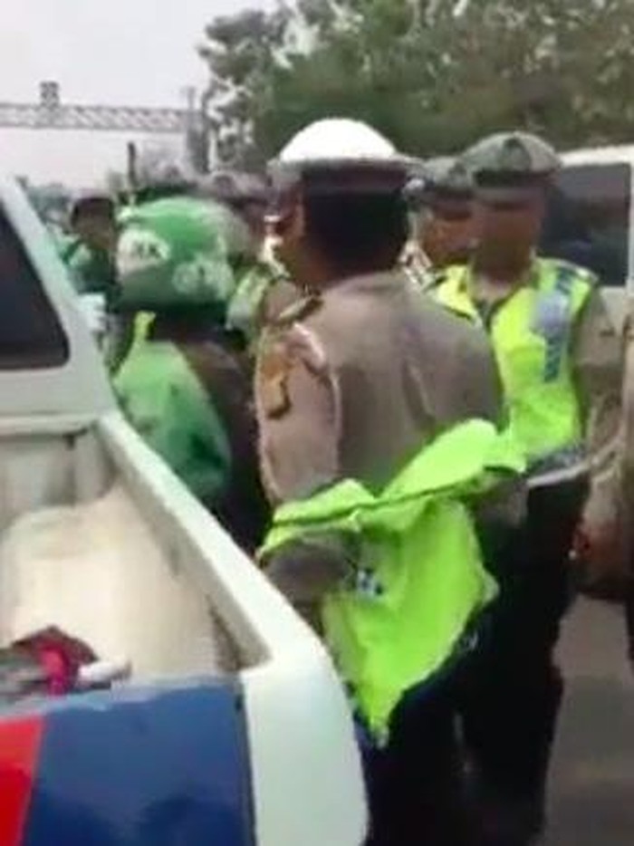 Beredar Video Insiden Polisi vs Driver Go-Jek, Begini Penjelasannya
