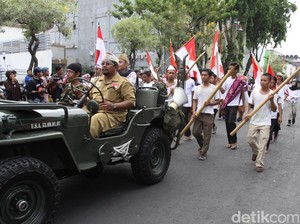 Ribuan Arek Suroboyo Rekonstruksi Ulang Perang Lawan Inggris dan Kolonial