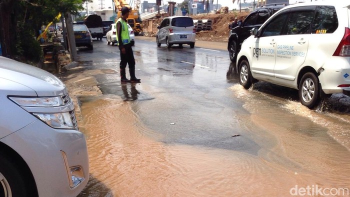 Ahok Kebut Perbaiki Jalan Bopeng di Jakarta Maret