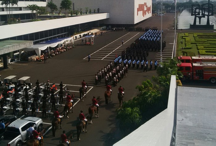 Pertama Kalinya! Ketua DPR Pimpin Apel Pasukan Pamdal di Senin Pagi