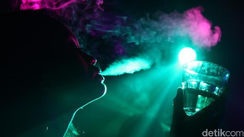 Dunia malam identik dengan pesta sex bebas dan minuman keras. detikfoto/Hasan Alhabshy