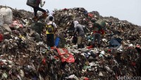 Selain itu, Pemerintah Provinsi DKI Jakarta melalui Dinas Lingkungan Hidup juga menyiapkan dana Rp 40 miliar dari Kebijakan anggaran sementara (KUA-PPAS) untuk Anggaran Pendapatan dan Belanja Daerah (APBD) 2020, yang berfungsi untuk mengoptimalisasi Bantargebang. Rachman Haryanto/detikcom.