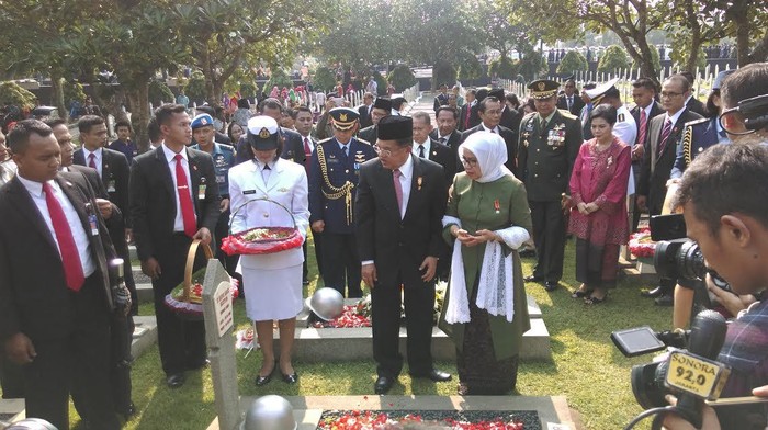 Upacara Hari Pahlawan di TMP Kalibata Berjalan Khidmat, JK Pimpin Tabur Bunga