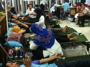 Puluhan Warga Donor Darah untuk Capai Target PMI