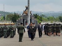 Wakapolda Jabar Pimpin Upacara Di Makam Pahlawan Cikutra