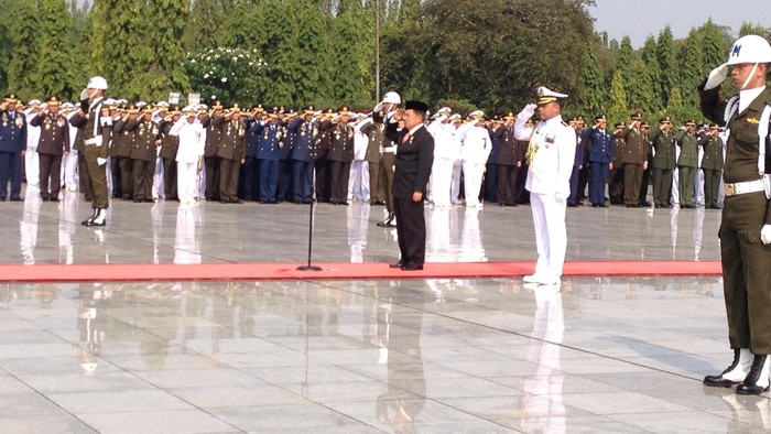 Wapres JK Pimpin Upacara Hari Pahlawan di TMP Kalibata