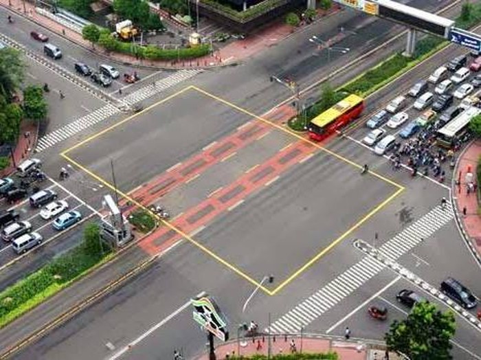 Komunitas Otomotif Siap Patuhi Marka Yellow Box