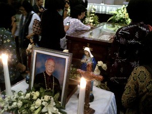 Ribuan Umat Katolik Beri Penghormatan Terakhir untuk Uskup Agung Semarang