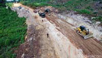 Total ruas jalan nasional Kalimantan tahun ini adalah sepanjang 7.619 kilometer (km). Panjang tersebut membentang, antara lain 1.204 km di Kalimantan Selatan, 2.002 km di Kalimantan Tengah, 1.710 km di Kalimantan Timur, 585 km di Kalimantan Utara, dan 2.117 km di Kalimantan Barat. (Kementerian PUPR).