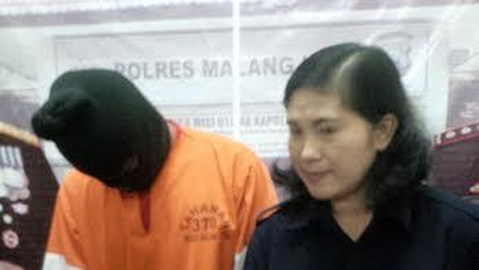 Bercelana Dalam, Eko Bobol Tiga Konter Telepon Seluler