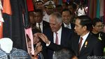 Gaya Jokowi Ajak Presiden, Bos Facebook, hingga Bos IMF Blusukan