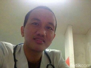 Dokter di Aru Pakai Pita Hitam Tanda Berkabung