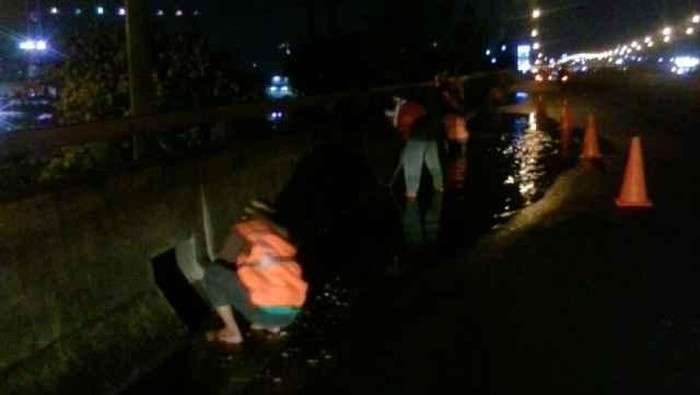 Hujan Deras Disertai Petir, Lokasi Genangan Air di Jalanan Jakarta Bertambah