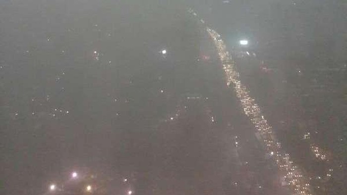 Hujan Deras, Ini Penampakan Kemacetan di Jl MH Thamrin dari Ketinggian