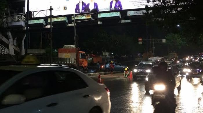 Ada Pembongkaran Separator Busway, Jalan Buncit Arah Ragunan Tersendat