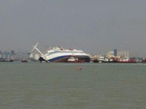 Cara Menyelamatkan Diri Saat Kapal Tenggelam, Jangan Lompat ke Air!