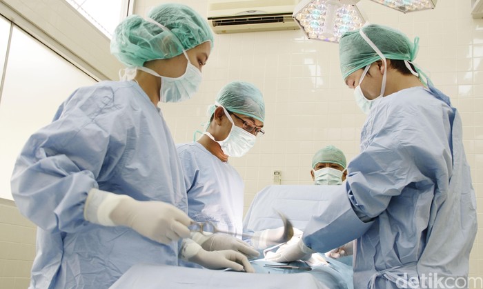 Operasi bedah di raumah sakit. dikhy sasra/ilustrasi/detikfoto
