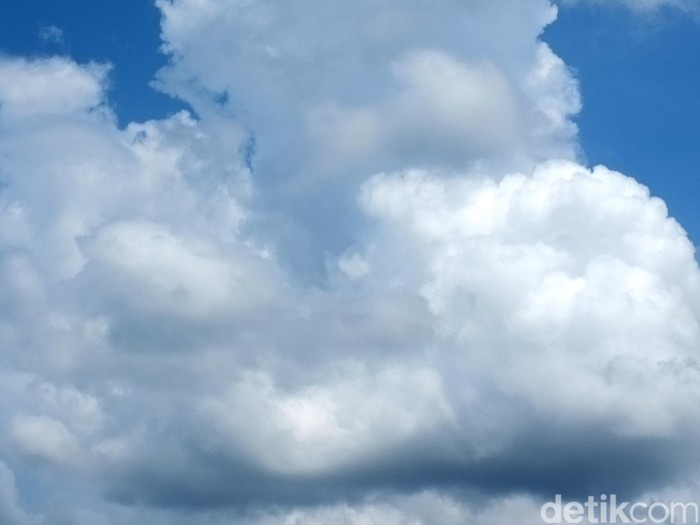 deretan awan panca roba musim panas ke musih hujan. dikhy sasra/ilustrasi/detikfoto