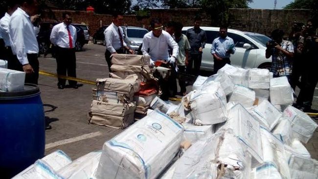 ditarik dari peredaran polda jateng musnahkan air zam zam palsu yang ditarik dari ditarik dari peredaran polda jateng musnahkan air zam zam palsu yang ditarik dari