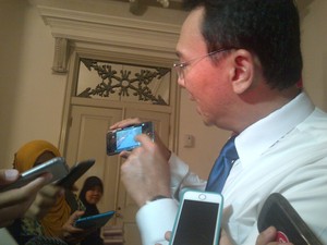 Sebar CCTV, Ahok Rajin Pantau Pintu Air dan Kondisi Jalan Cukup Lewat HP