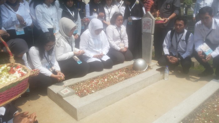 Mensos Khofifah Ajak Siswa LPDP Hormati Pahlawan