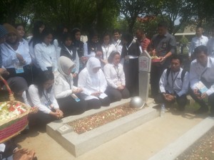 Mensos Khofifah Ajak Siswa LPDP Hormati Pahlawan