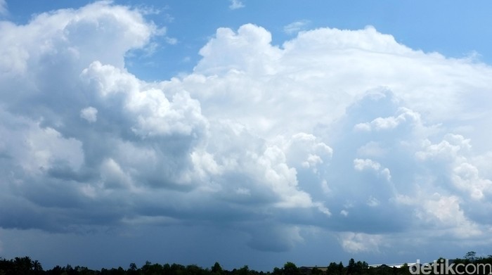 deretan awan panca roba musim panas ke musih hujan. dikhy sasra/ilustrasi/detikfoto