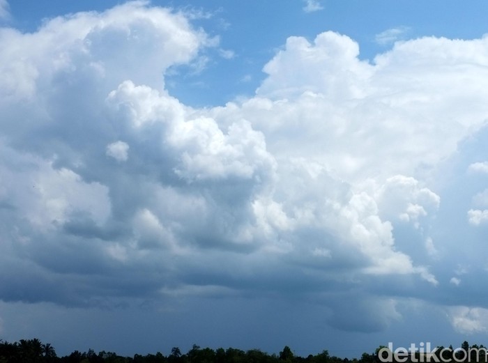 deretan awan panca roba musim panas ke musih hujan. dikhy sasra/ilustrasi/detikfoto