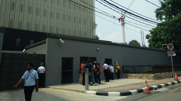Kedubes Prancis Masih Kibarkan Bendera Setengah Tiang, Gelar Doa Bersama