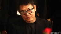 Aktor laga Jet Li menjadi sorotan setelah muncul dalam sebuah iklan. Penampilan Jet Li terlihat seperti lansia berusia 80 tahun, padahal tahun ini ia baru saja menginjak usia 60 tahun. (Foto: Rengga Sancaya)