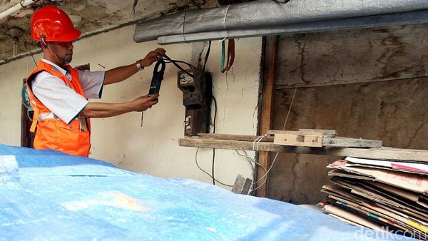 Satu Tahun Prabowo Gibran Sukses Hadirkan Terang di Papua Melalui Listrik Desa