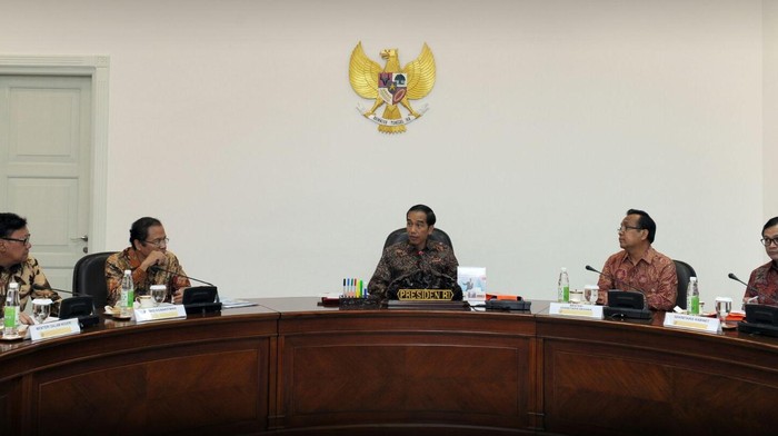 Jokowi Kumpulkan Menteri dan Bos Pertamina Bahas Persiapan Jelang Lebaran