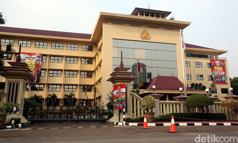 Ngobrol Saat Pidato Kapolri, Kapolres Kampar Dimutasi Ngobrol Saat Pidato Kapolri, Kapolres Kampar Dimutasi