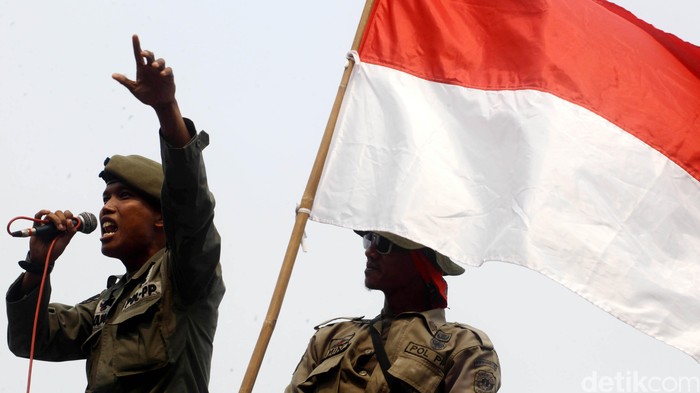 PNS Demo ke DPRD Tuntut Bupati Morotai Mundur