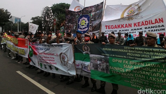 Ingin Beda dengan Pendemo Biasa, Begini Gaya Satpol PP Unjuk Rasa di Istana