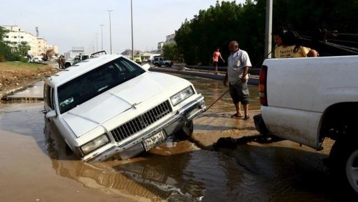 Jeddah Diguyur Hujan dan Angin Kencang, KJRI Beroperasi Normal