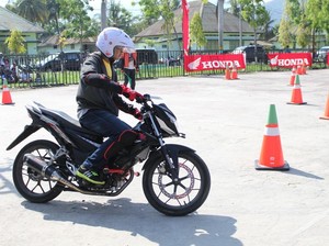 New Honda Sonic 150R Pacu Adrenalin Pelajar di 3 Kota
