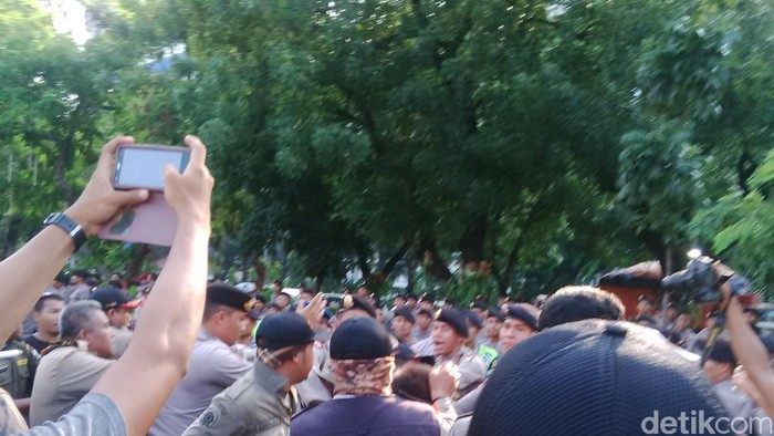 Demo Satpol PP di Depan Istana Merdeka Sempat Ricuh