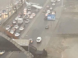 Potret Banjir di Jeddah, Tenggelamkan Mobil dan Renggut 3 Korban Jiwa