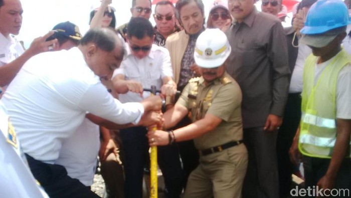 Menteri Jonan Tinjau Pembangunan Rel Kereta Api Trans Sulawesi