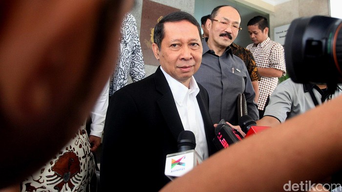 Lino Bersikukuh Pengadaan Crane Pelindo Sesuai Prosedur