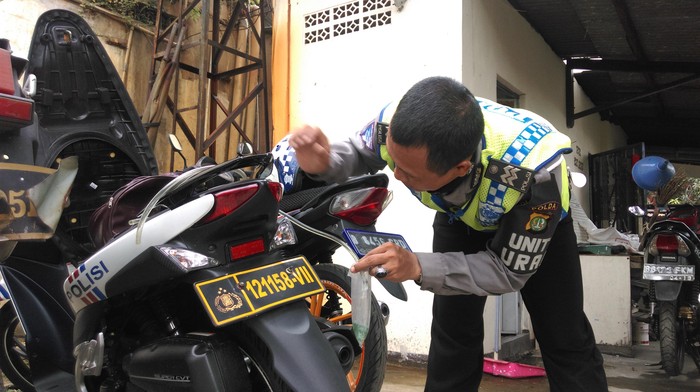 Ini Aiptu Tasripin, Polantas di Jakpus yang Suka Berbagi Bensin