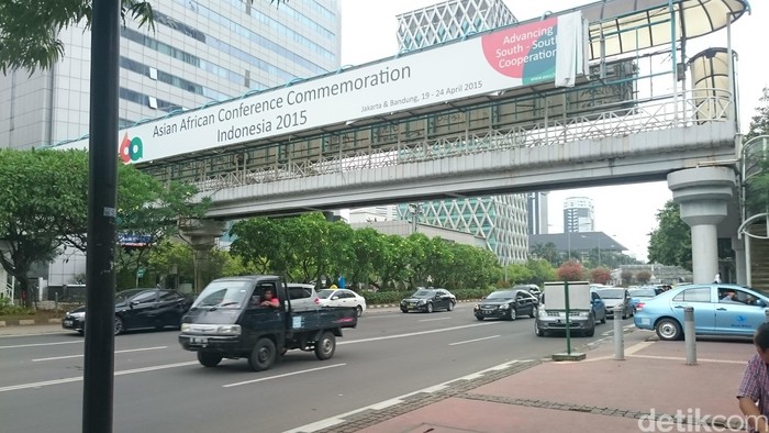 Ahok Ingin JPO Jadi Terowongan Pedestrian, Warga Minta Keamanan Diperhatikan