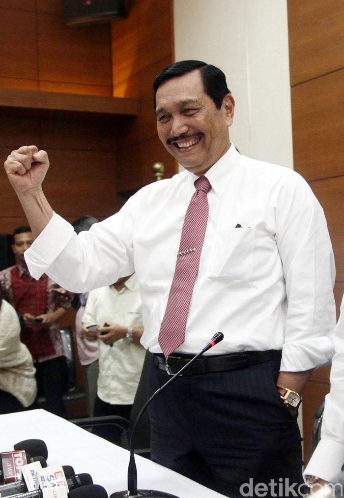 Di Sela Peluncuran SIM Online, Luhut Titip Amankan Pilkada Serentak