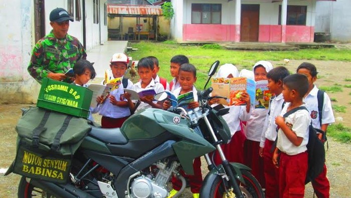 Motor Senyum Kopda Indra Gani ini Beri Pencerahan Anak-anak di Aceh