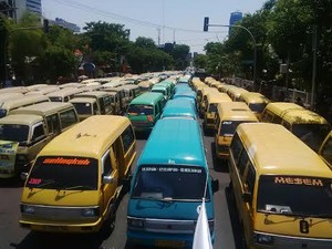 Tuntutan Diterima, Sopir Angkot Masih Pertanyakan Keseriusan Dewan, Mengapa?